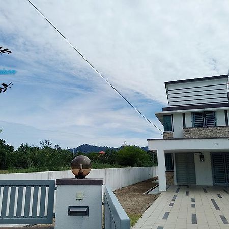 Sri Manjung Ma Maison Homestay 루무트 외부 사진