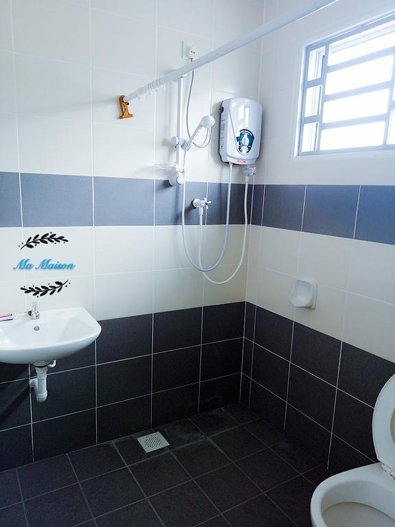 Sri Manjung Ma Maison Homestay 루무트 외부 사진