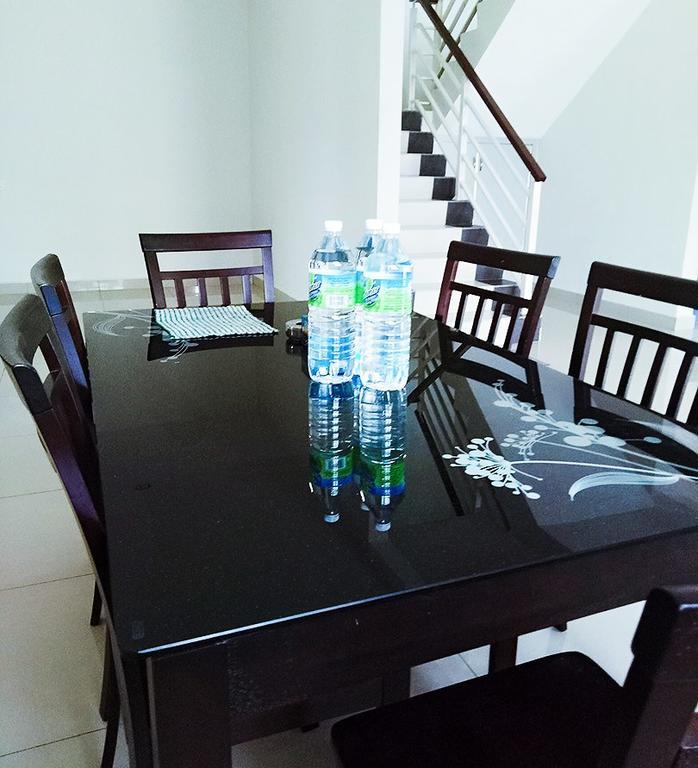 Sri Manjung Ma Maison Homestay 루무트 외부 사진